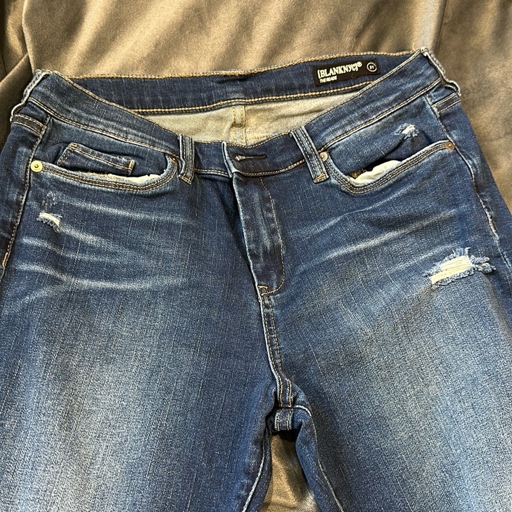 3 pairs of jeans skinny style.
